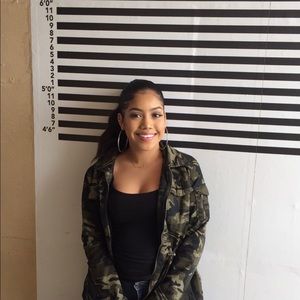 Meet your Posher, Alondra